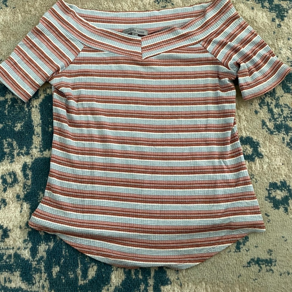 Off the shoulder cropped short sleeve